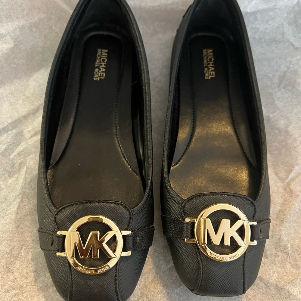 NWOT Michael Kors Black Moccasin with Gold Accent 7.5M - Picture 3 of 13